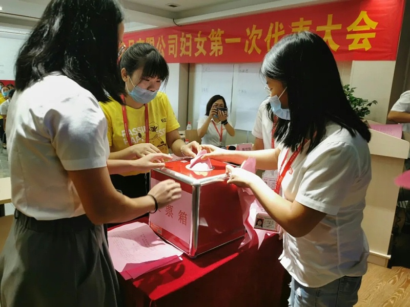 ϲѶ���㶫���Ѹ�Ů��ϻ���ʽ������ (2)